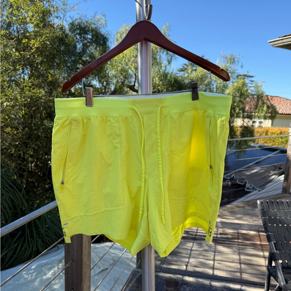 Men’s Lululemon athletic shorts - Size XXL - neon